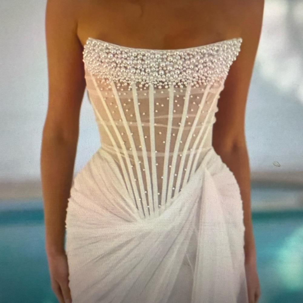 Elegant White Strapless Dress